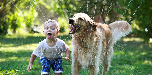 15 heartwarming photos that prove every child needs a pet