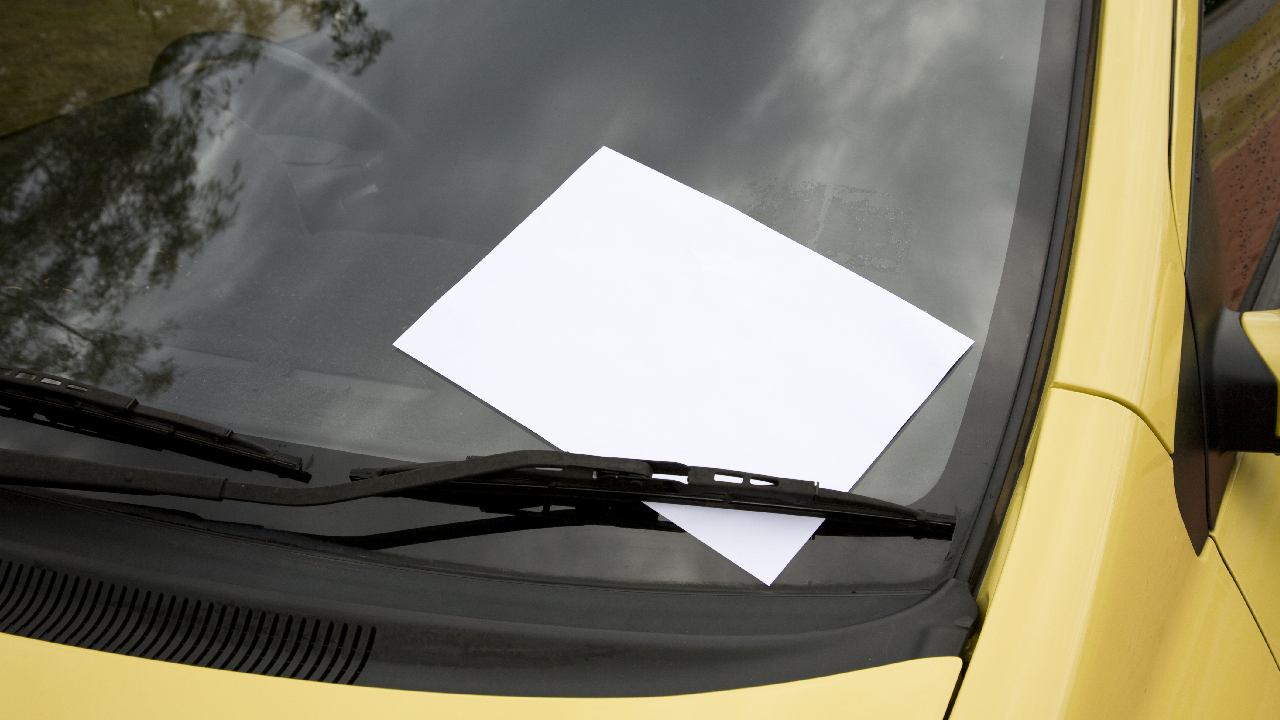 "Shame on you": Woman responds to vicious note left on car