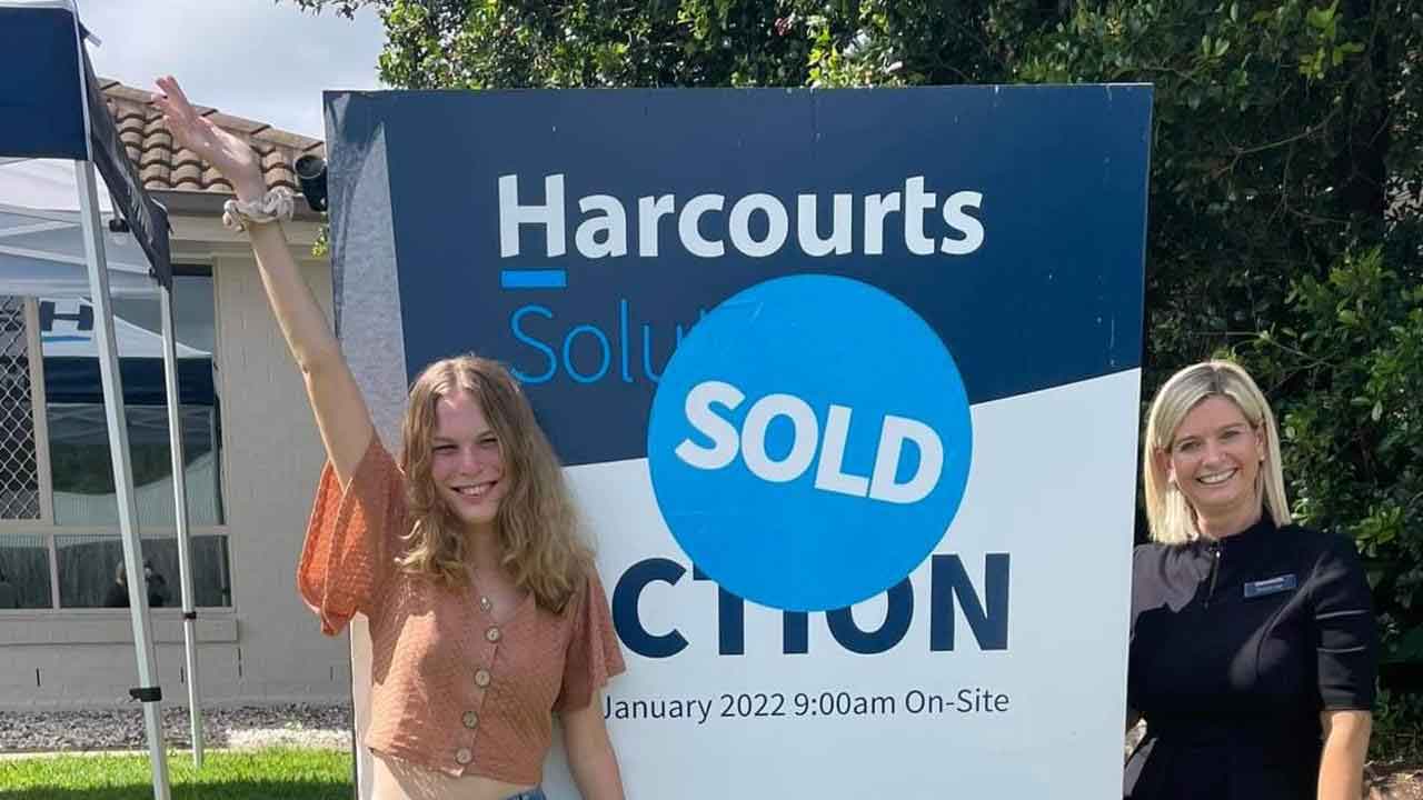 Teen with “a lot of courage” nabs her dream home at auction