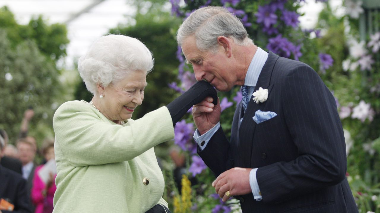 Queen's health fears after "close contact" meeting with Charles