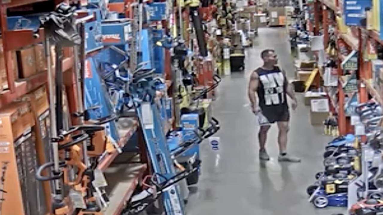 Video shows Rowan Baxter purchasing killing tools