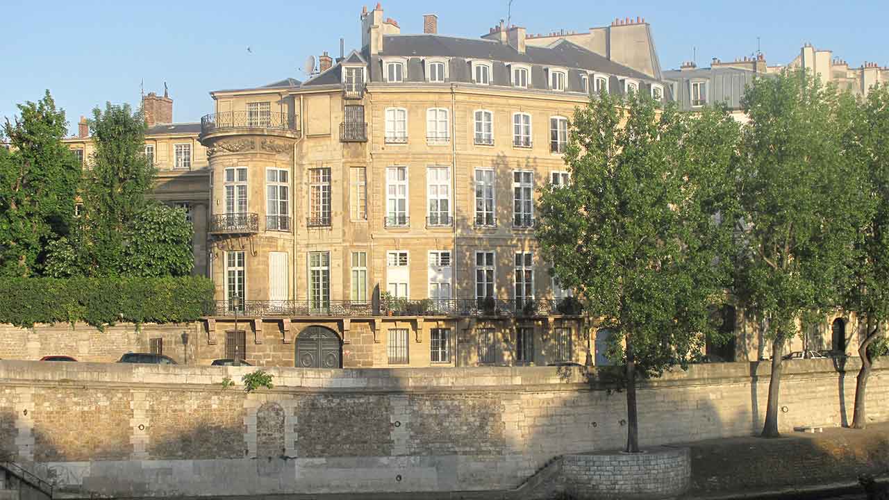 French billionaire snaps up famed Parisian mansion