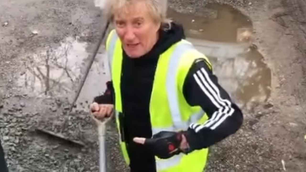 “Good for the soul!”: Sir Rod Stewart wows fans with good deed