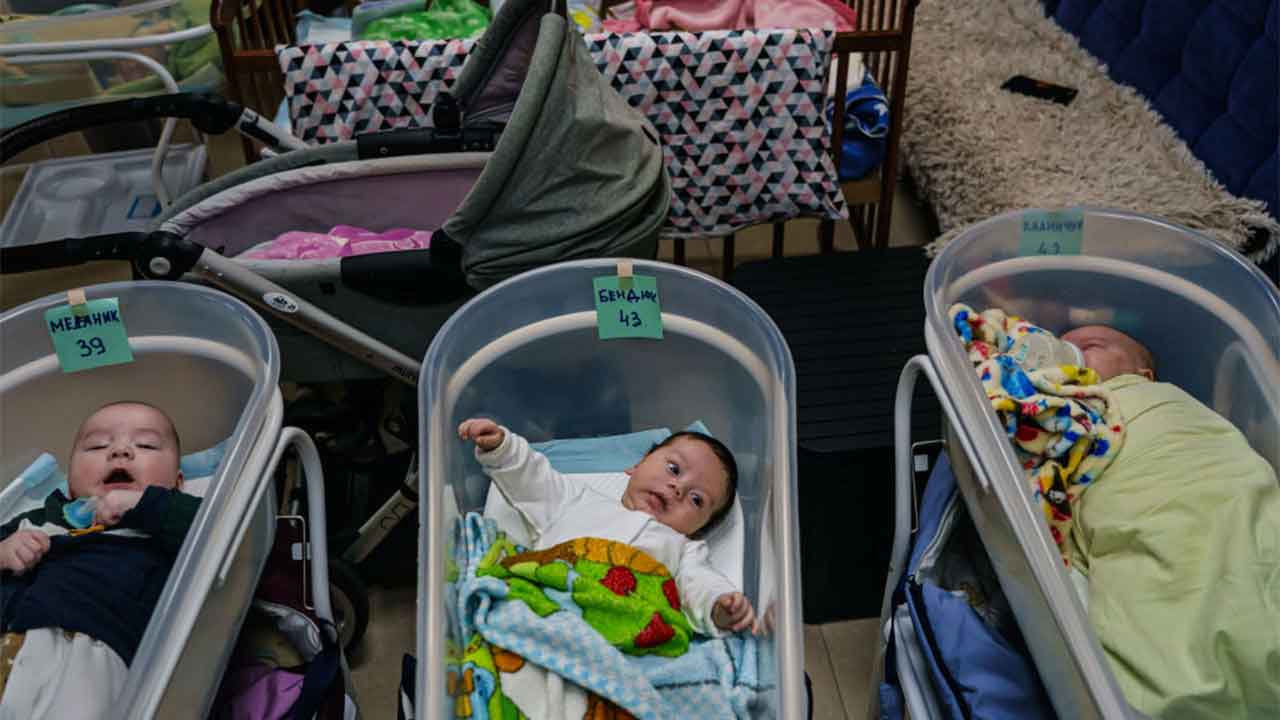 Ukrainian nurses care for surrogacy babies underground