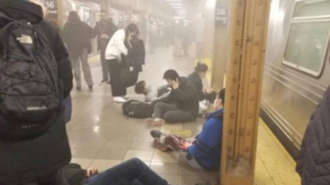 Gunman on the loose after NYC subway shooting