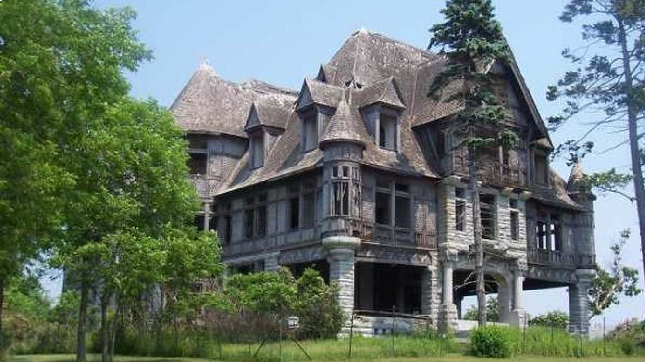 Why this massive mansion is selling for peanuts﻿﻿