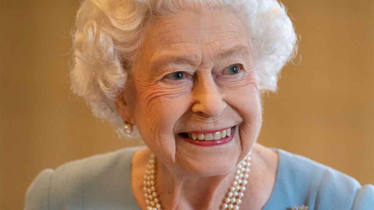 Queen Elizabeth praises Aussies’ spirit in face of floods