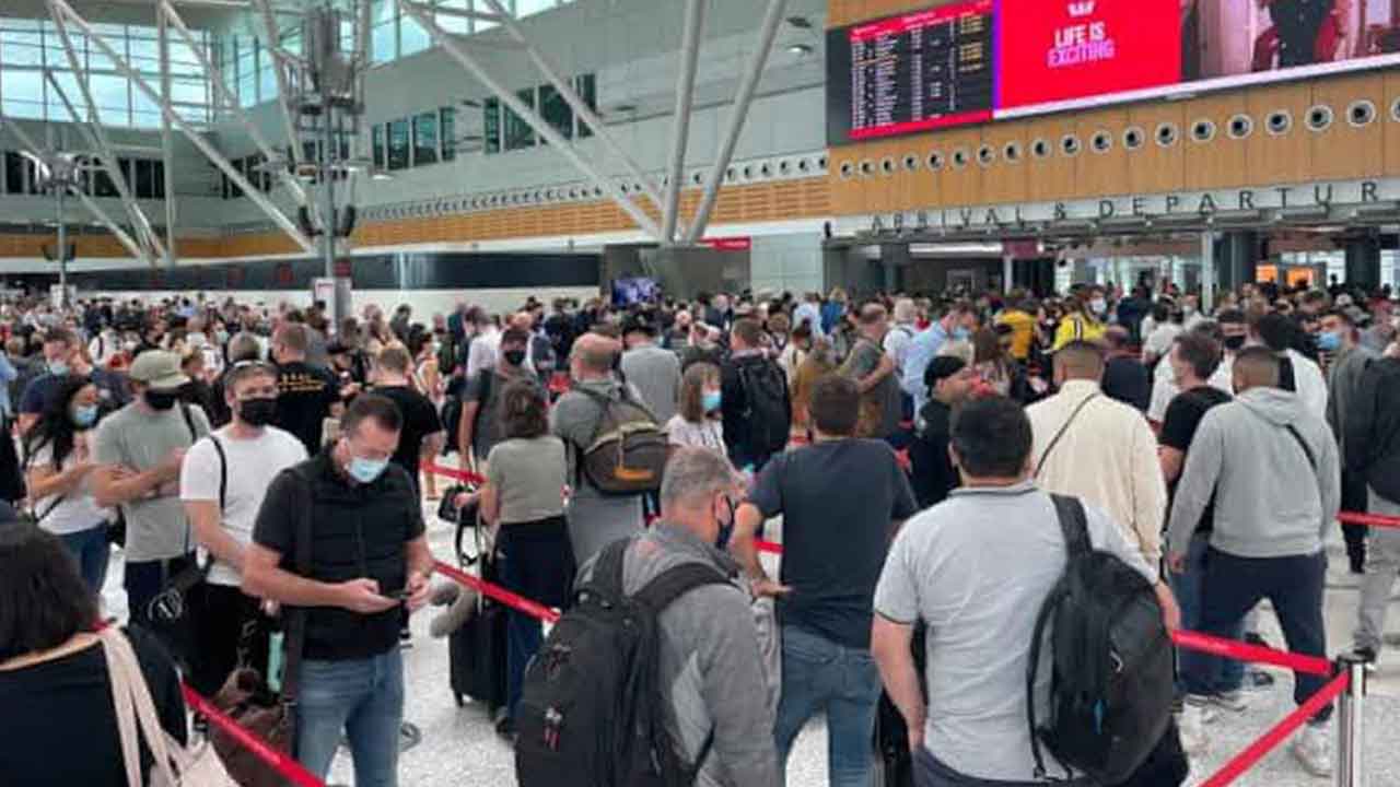 Aussie airports brace for record crowds over Easter
