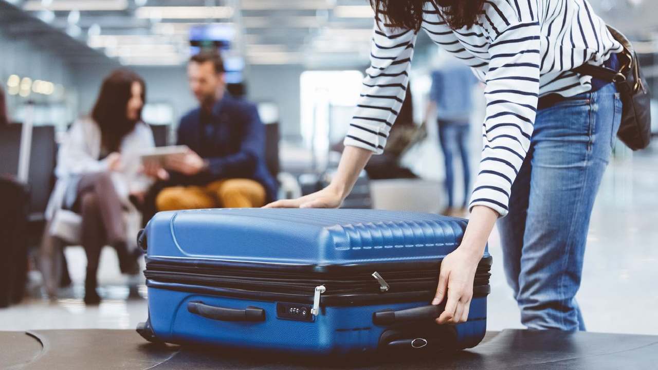 Cut your wait time in half with this sneaky baggage claim trick