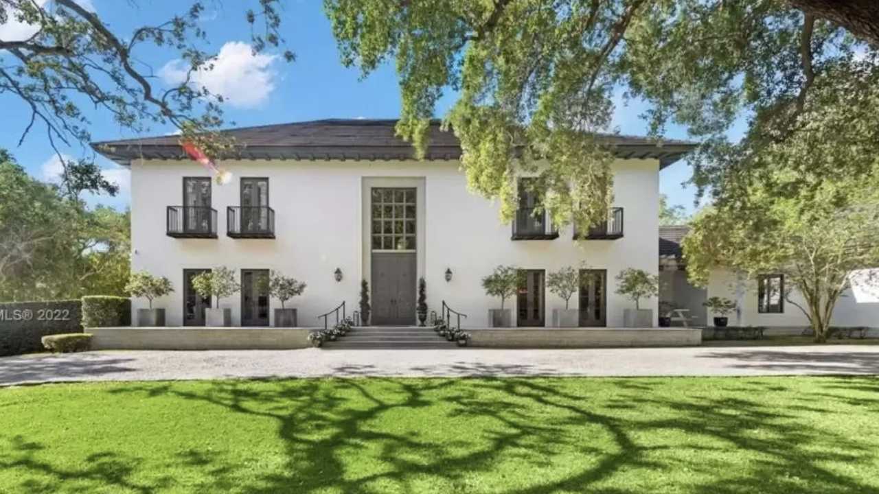 Elle Macpherson lists stunning Florida mansion
