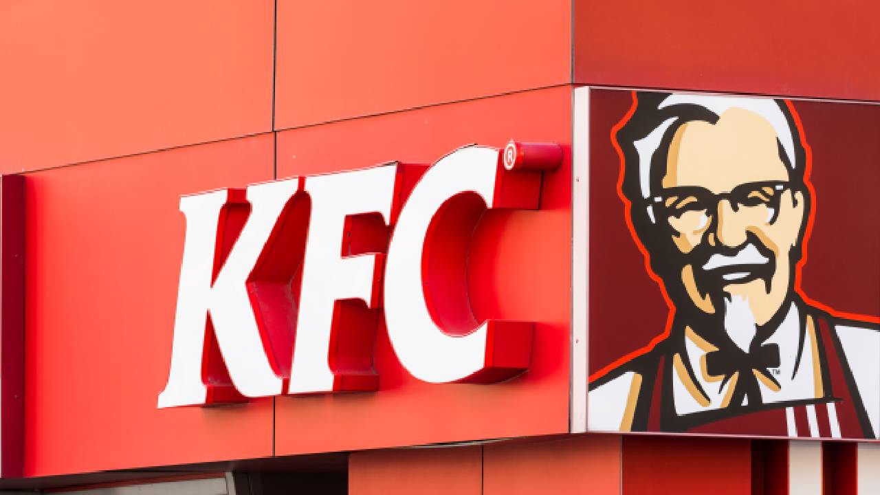 A KFC employee shares secrets behind the herbs and spices recipe