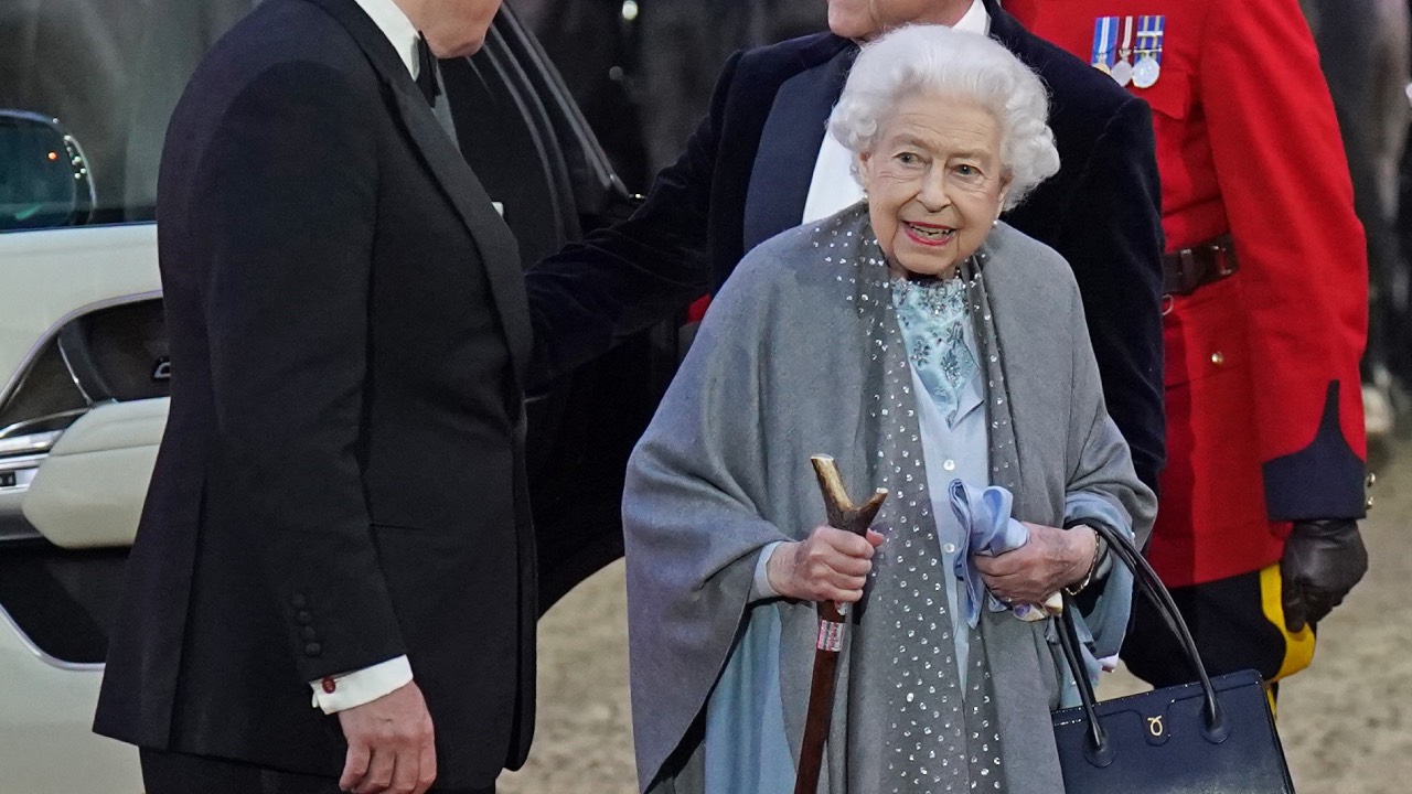 Queen Elizabeth welcomed to jubilee event with rousing applause
