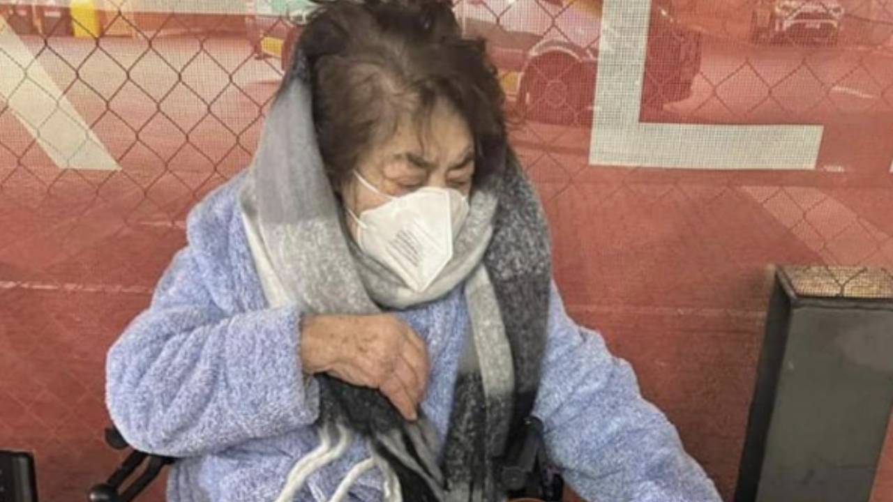 Great grandma left outside hospital for two hours in the cold