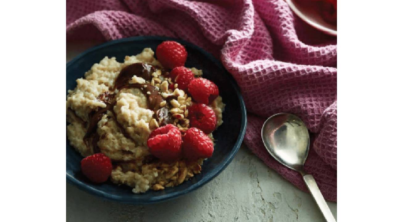 Easy-Peasy Porridge with Nutella and Raspberries