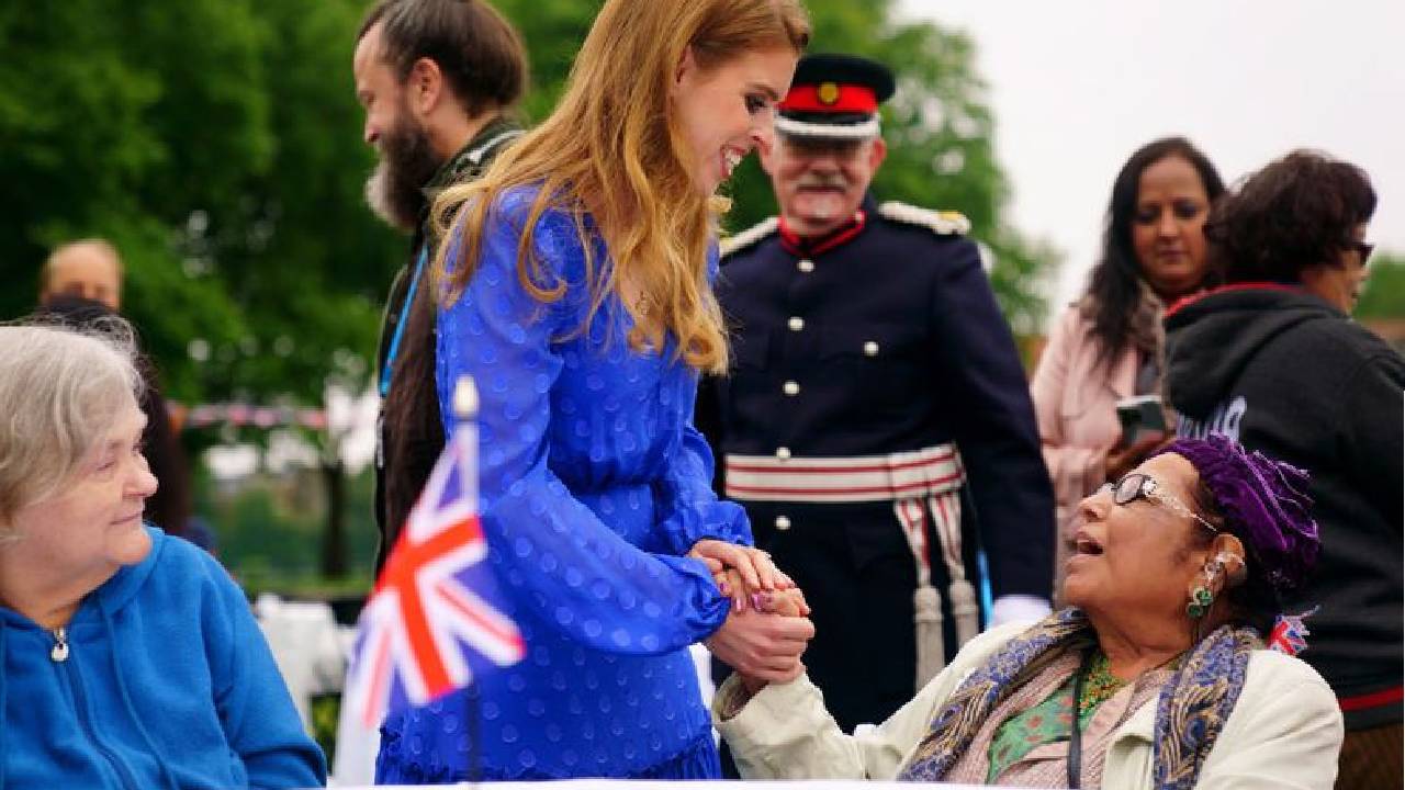 Princess Beatrice praised for sublime grace in awkward exchange