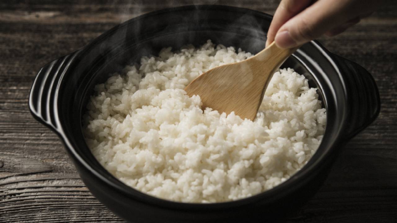 How to tell if leftover rice is safe to eat