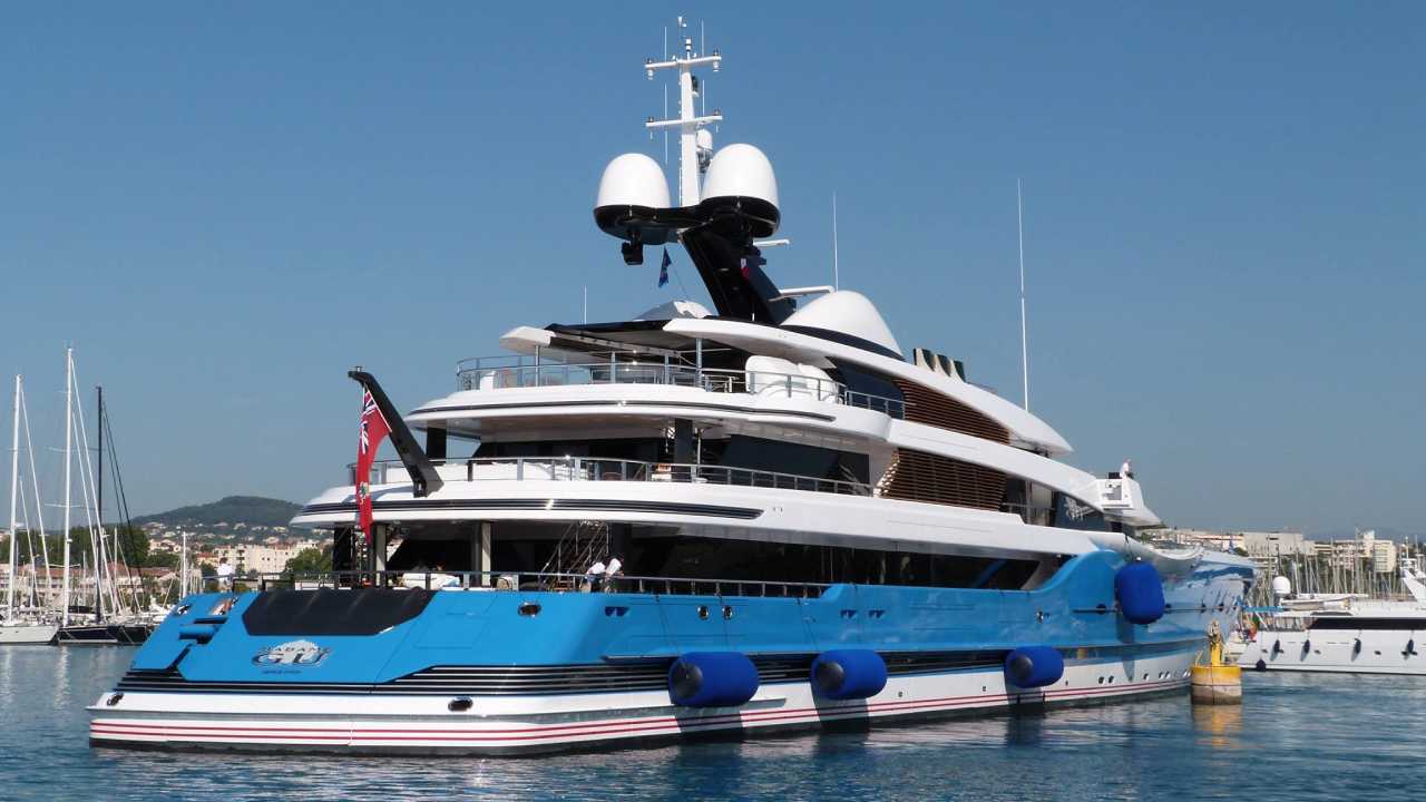 Russian superyacht spotted chilling in Dubai
