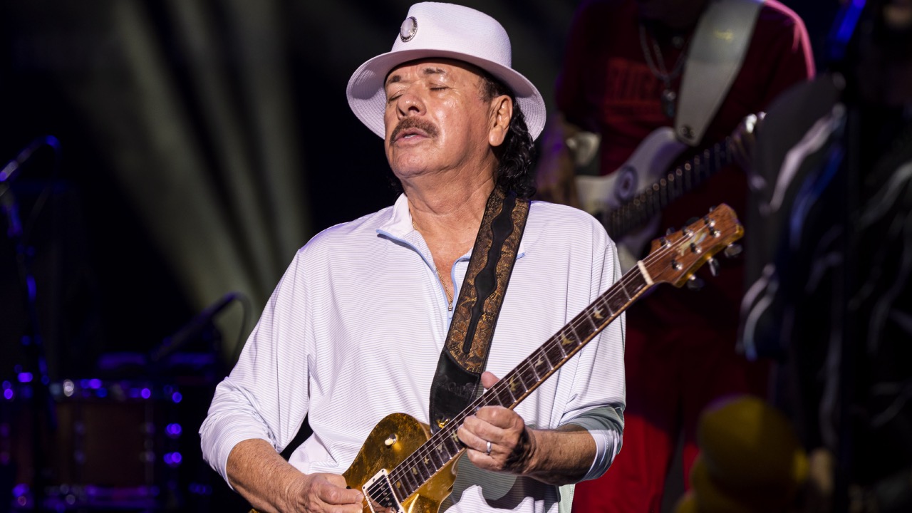 Fans shocked as Carlos Santana collapses on stage