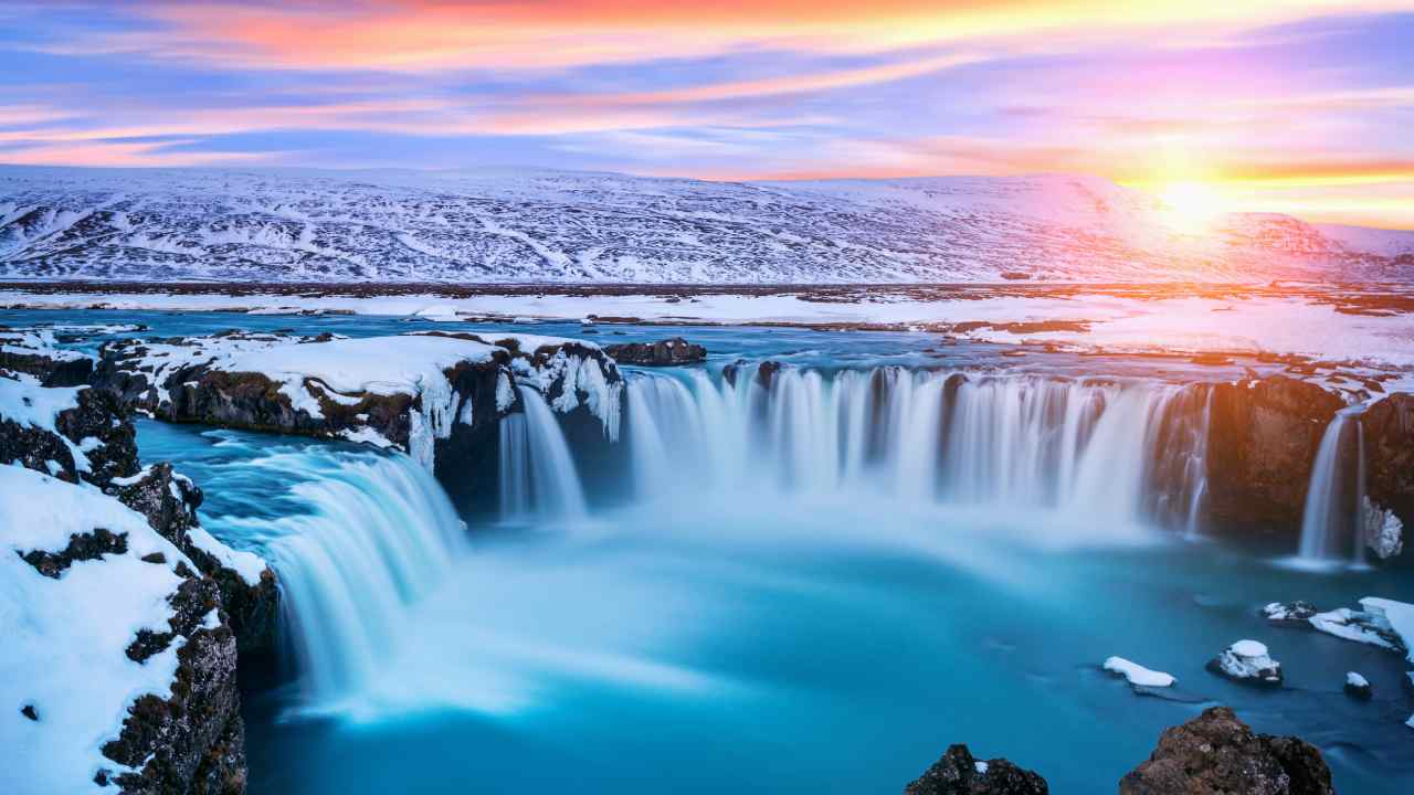 8 fun facts about the world’s most beautiful waterfalls