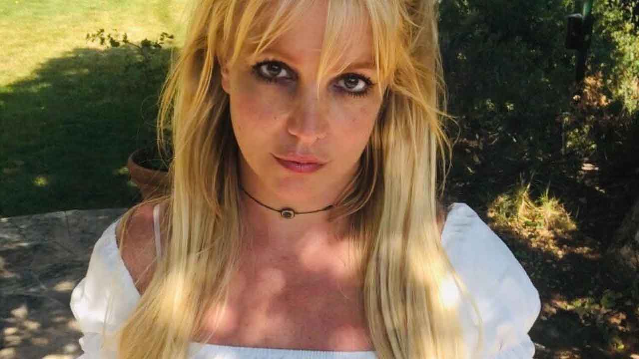 Britney Spears shares texts sent from mental health facility