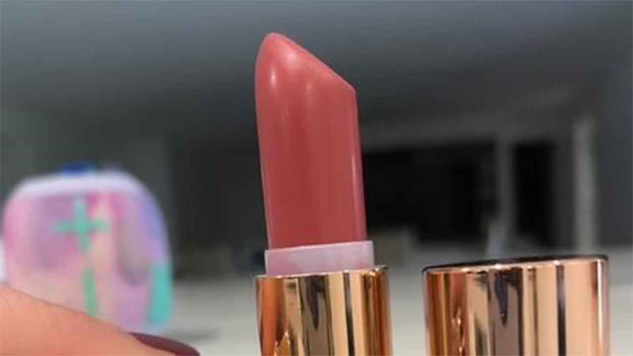 Shoppers warned against using “secret lip gloss” in Aldi lipstick
