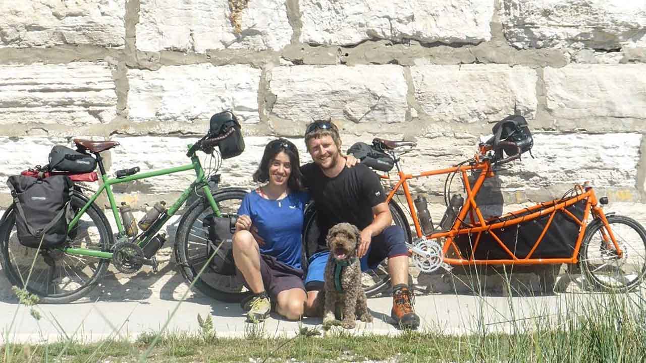 Couple ‘draw’ 7,237 kilometre bicycle in name of climate change