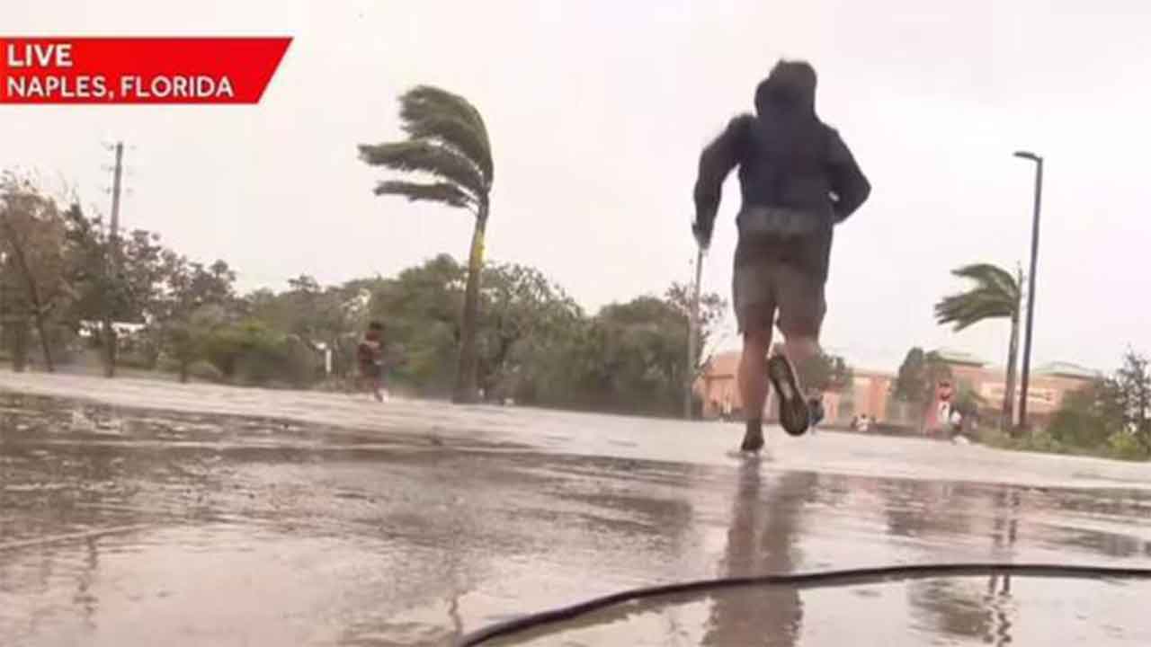 "Keep going!": Sunrise cameraman sprints off to help rescue families