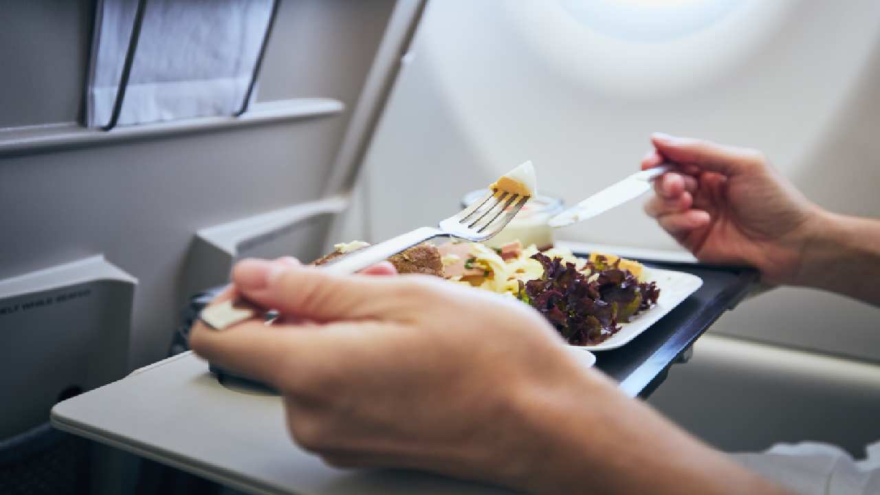 7 foods to definitely avoid before catching a flight