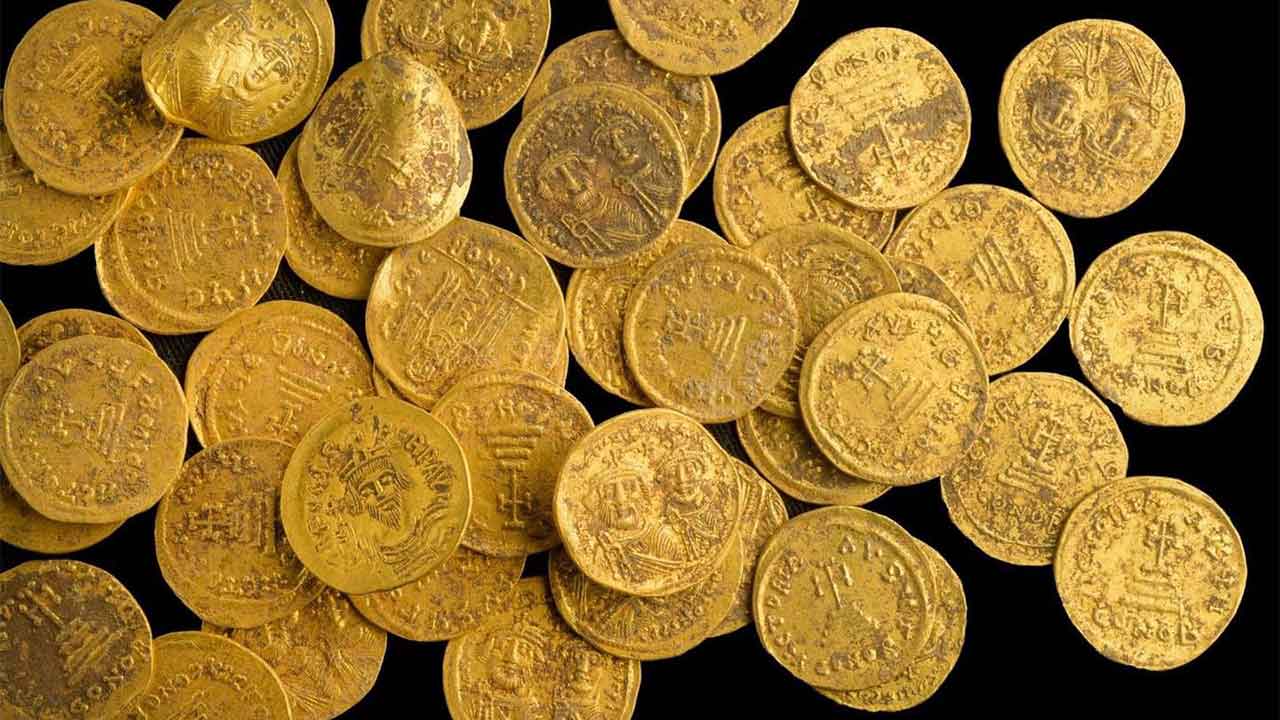 7th century gold coins found hidden in wall