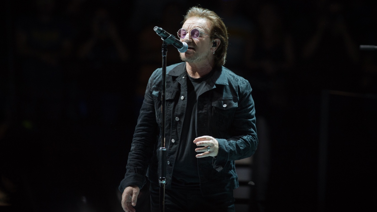 Bono finally apologises for automatic album download