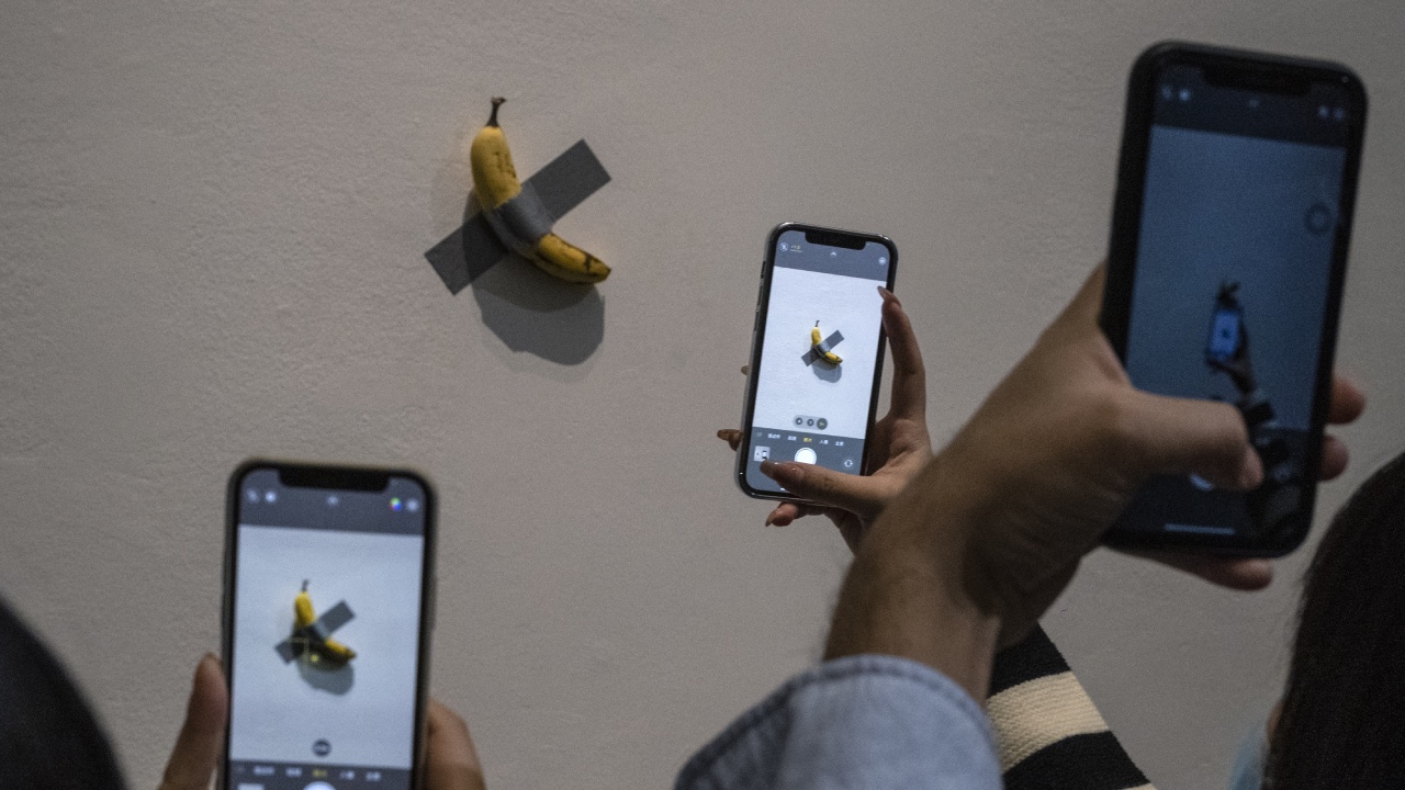 The value of a banana: understanding absurd and ephemeral artwork