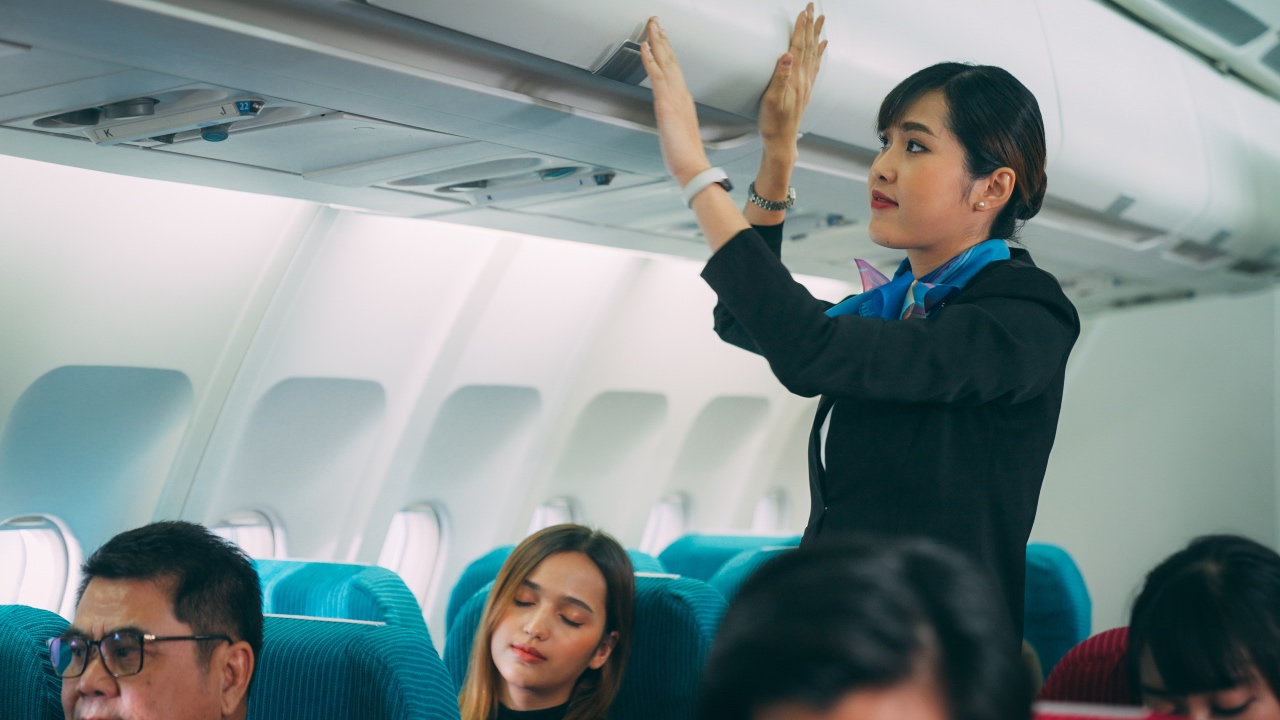 8 things flight attendants hate