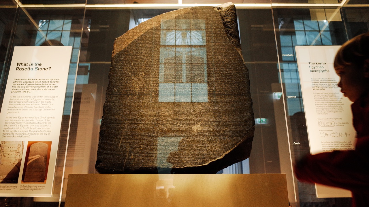 Archaeologists demand the British Museum return Rosetta Stone to Egypt