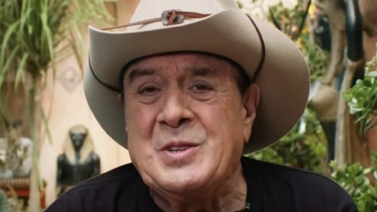 Rare TV appearance from legendary Molly Meldrum