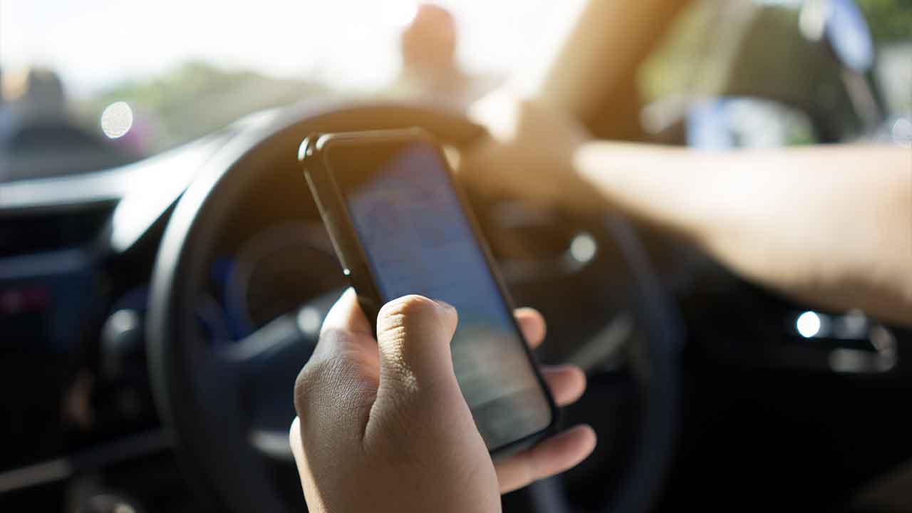 Man beats mobile phone driving charge in “unusual” ruling