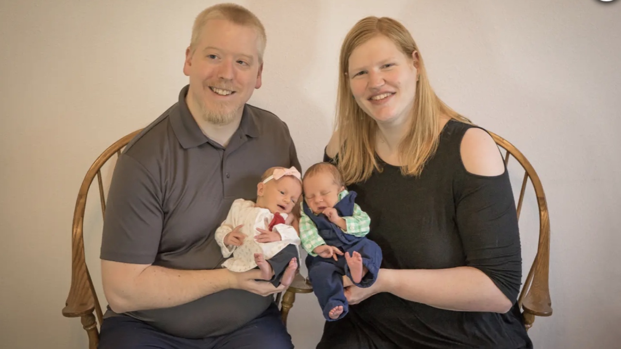 Record-breaking "oldest" twin babies born
