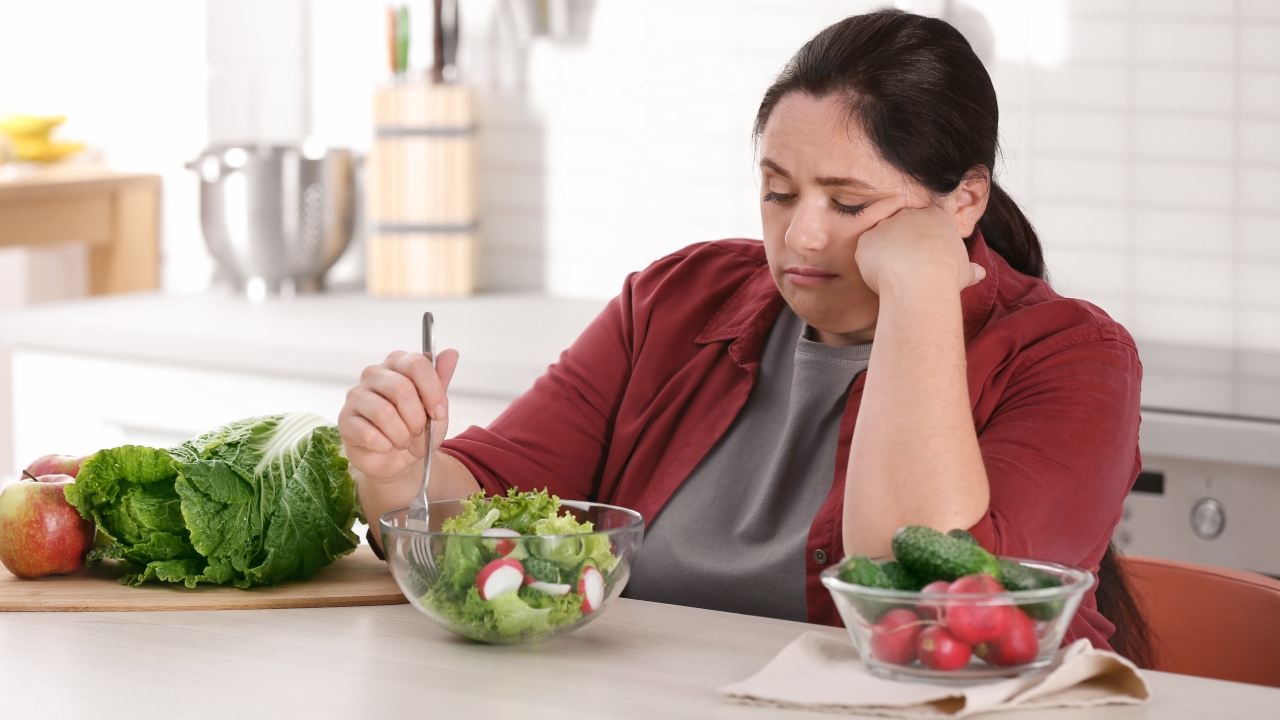Feeling bloated, hungry or bored after salad? These tips might help