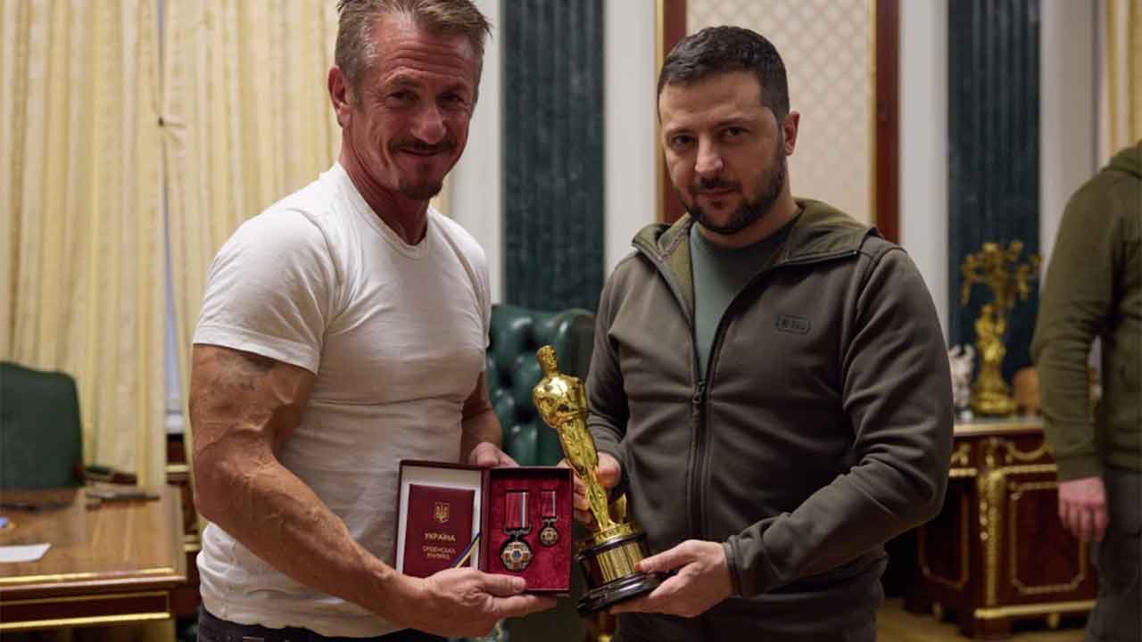 “When you win, bring it back to Malibu”: Sean Penn loans Oscar to Ukraine