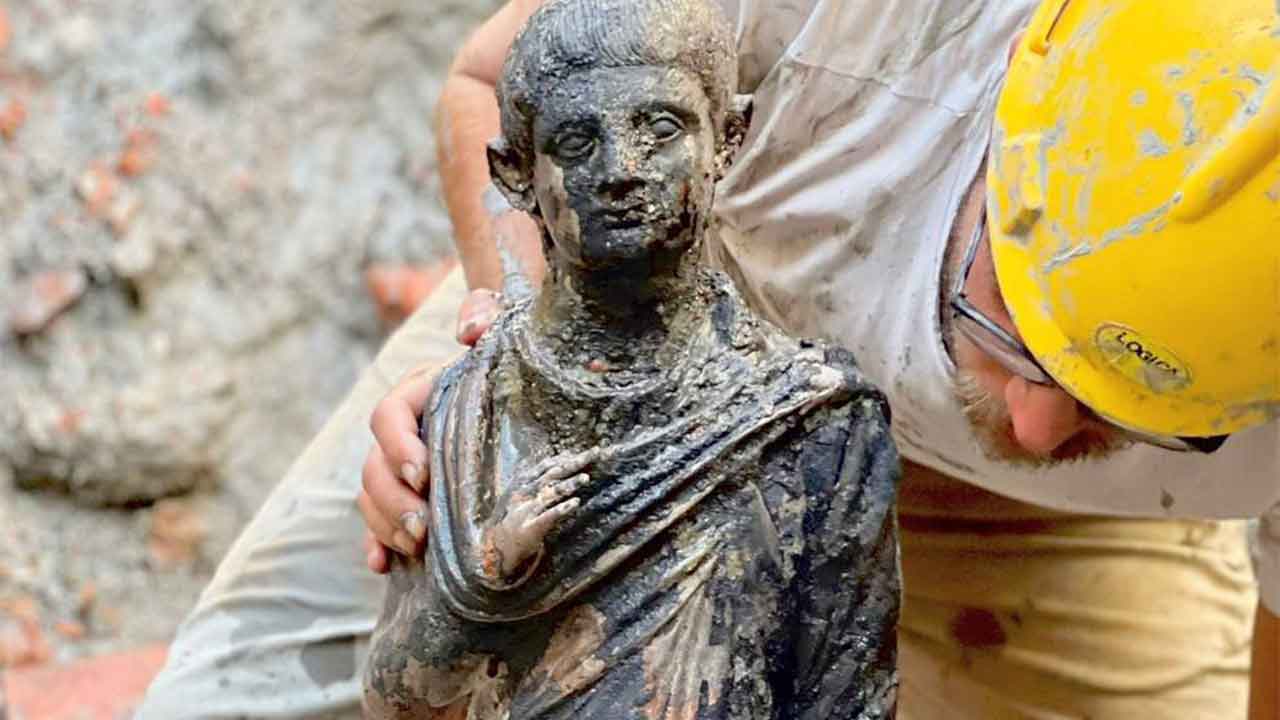 Statues found in Italy could “rewrite” history