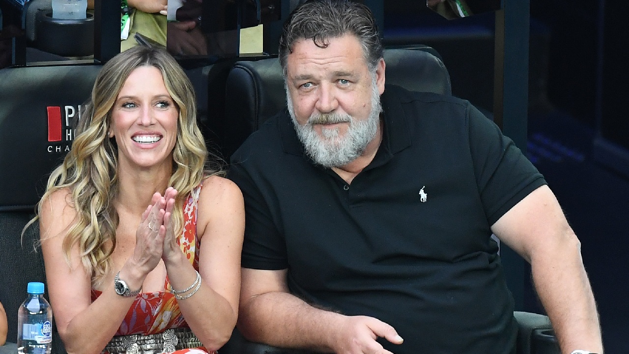 Russell Crowe and girlfriend denied entry at restaurant