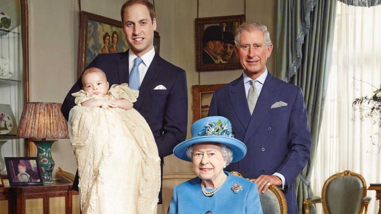 Royal photographer admits to faking iconic shot