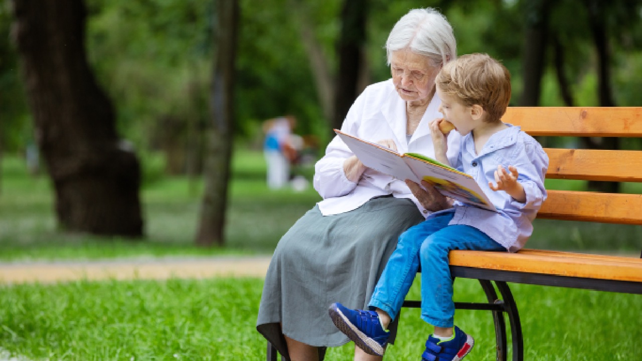 6 things you should do when reading with your grandkids