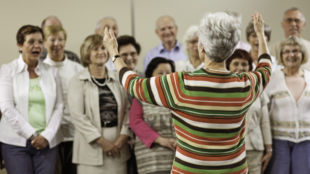 5 tips to take the best care of your voice for everyone who sings, from a speech pathologist