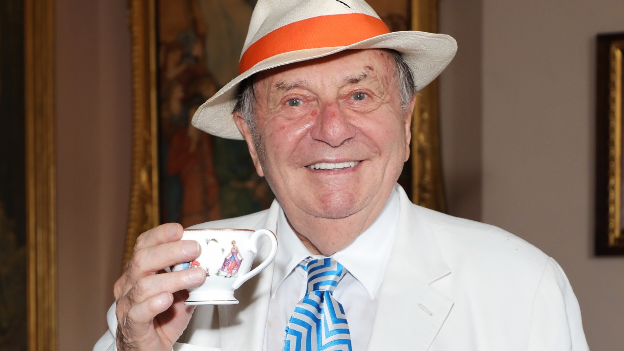 "Downward spiral": Barry Humphries rushed back to hospital