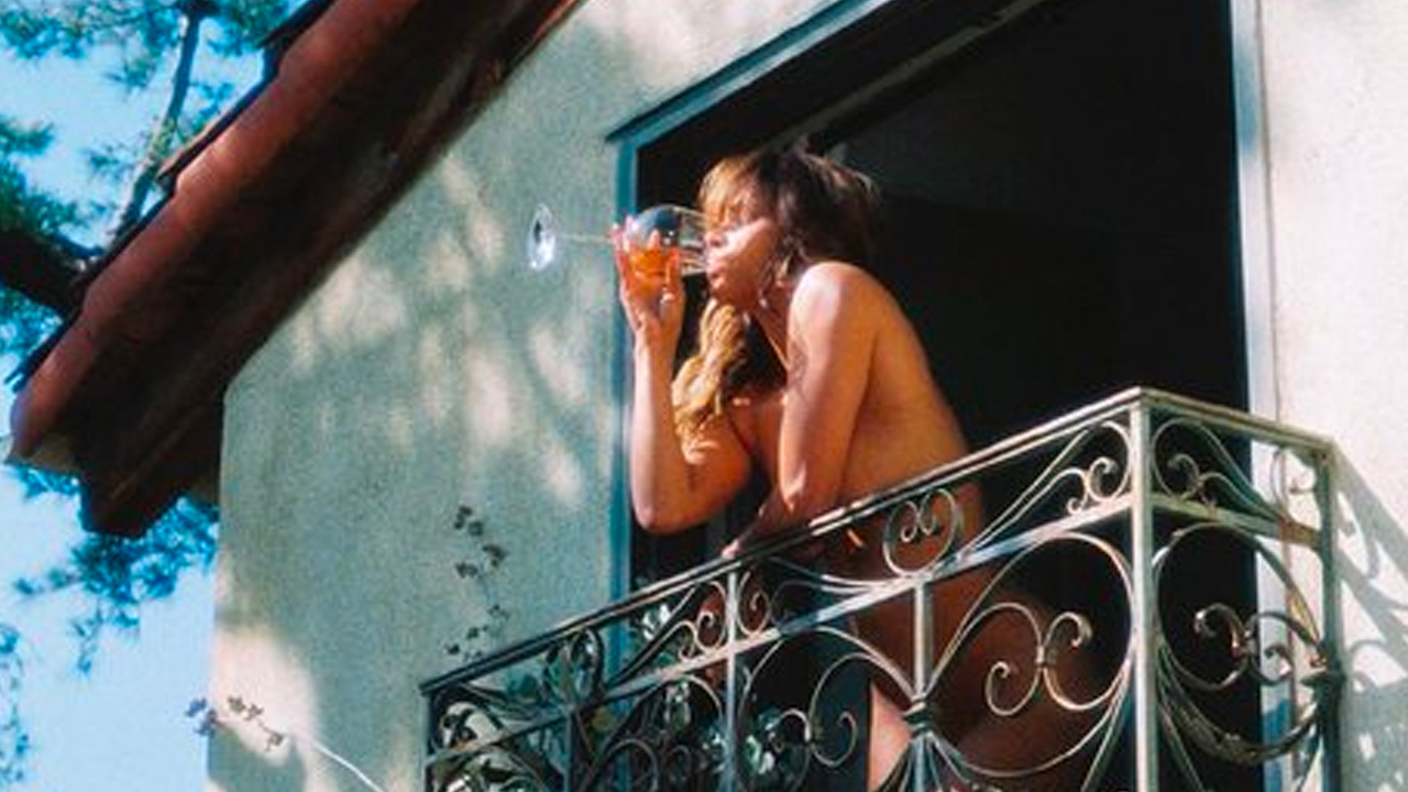Halle Berry's priceless response to troll over naked balcony pic