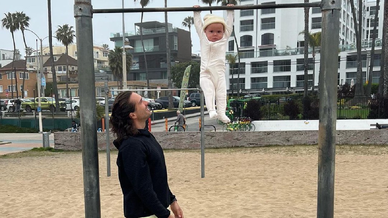 “Surely a baby can’t do that”: Fitness guru stuns fans