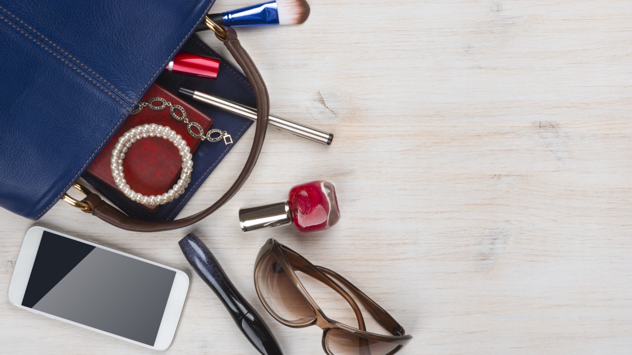 12 items you shouldn’t carry in your handbag