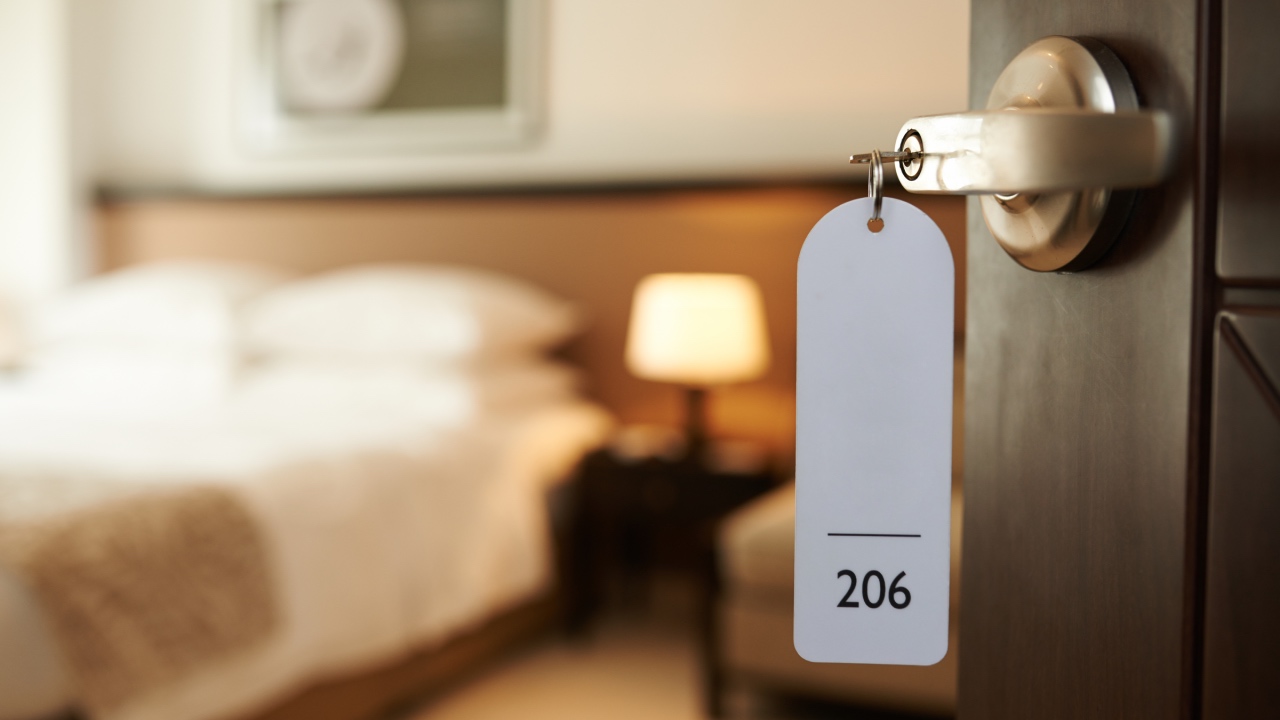 12 things you should always do before you leave your hotel room