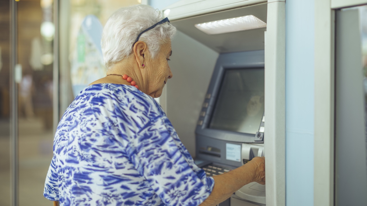 Concerns for seniors in shift to cashless society