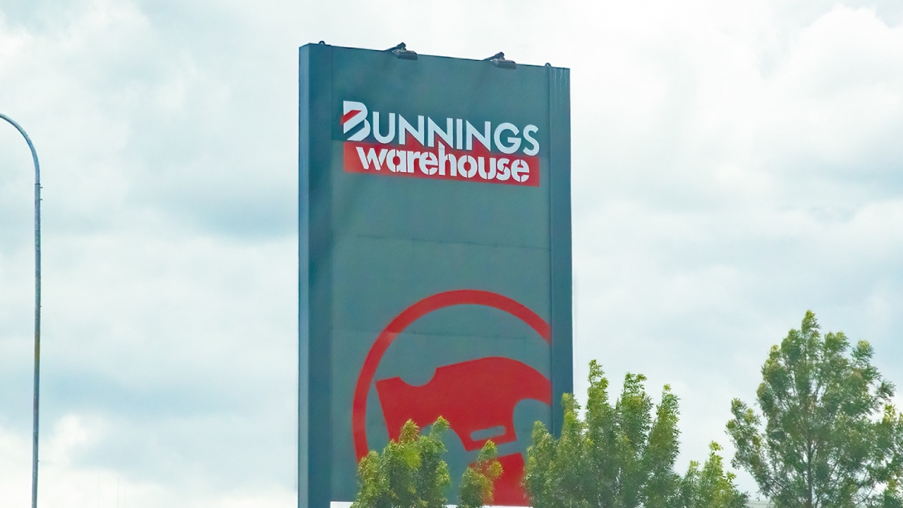 Demands for "killer product" to be dropped from Bunnings over fatal disease links